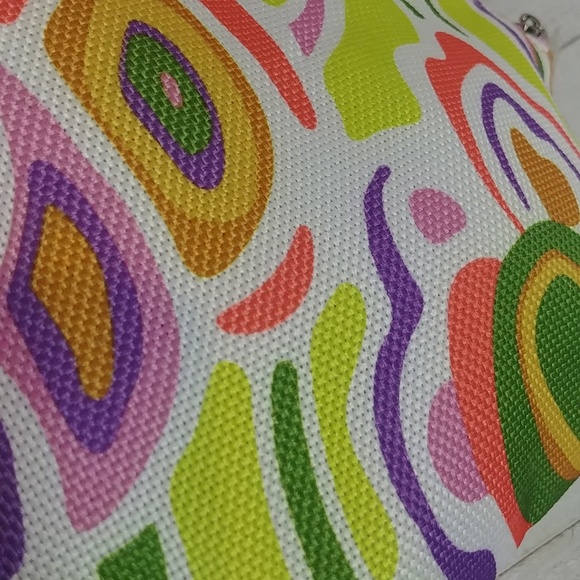 Clinique Patternd Cosmetic Bag - Picture 6 of 7